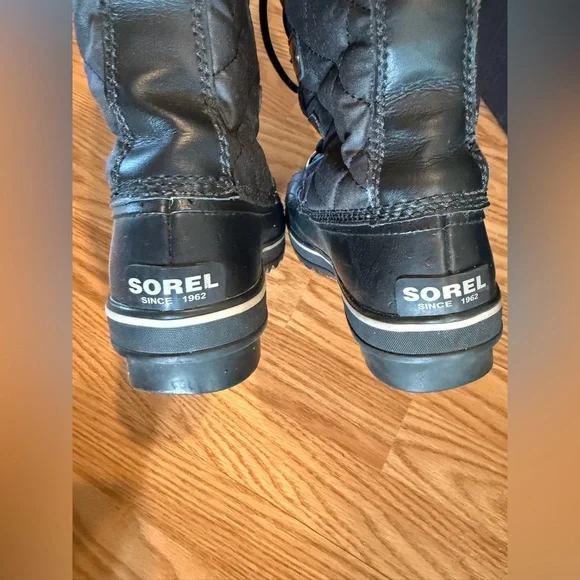 Sorel Black Boots with Gray Fur Trim 8.5 - Picture 6 of 6
